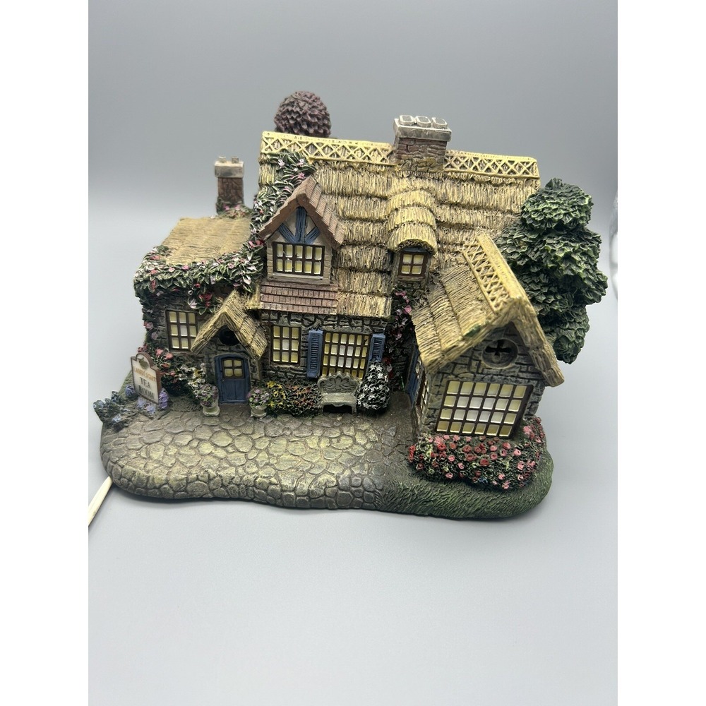 Thomas Kincade's Hawthorne Village Collection: Lamplight Tea Room
